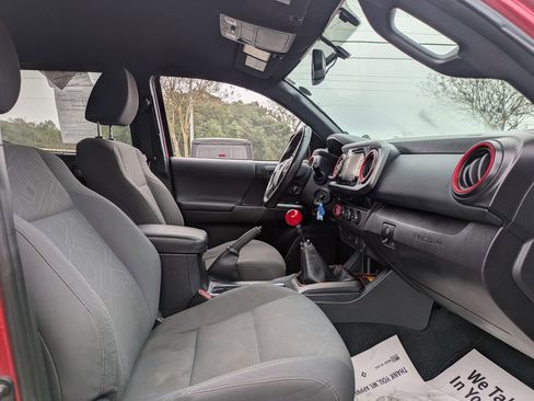 Used 2017 Toyota Tacoma SR5 image 30