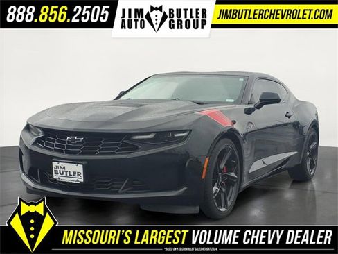 Used 2021 Chevrolet Camaro LT image 1