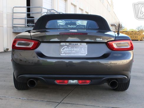 Used 2017 FIAT 124 Spider Classica image 21