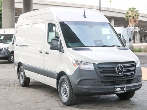 Used 2025 Mercedes-Benz Sprinter 2500 image 3