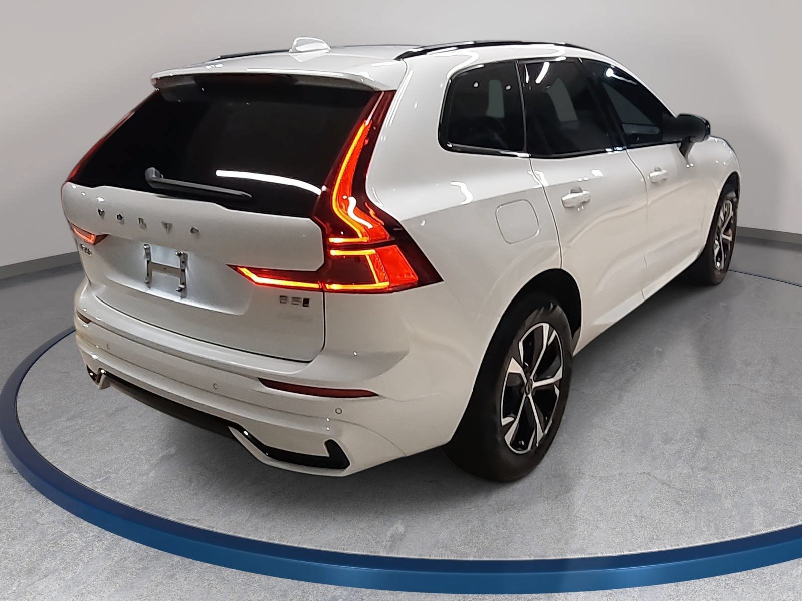 Used 2026 Volvo XC60 B5 Core AWD/4WD image 5