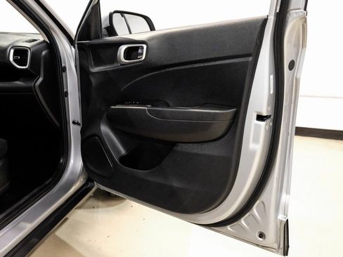 Used 2021 Hyundai Venue SE image 40