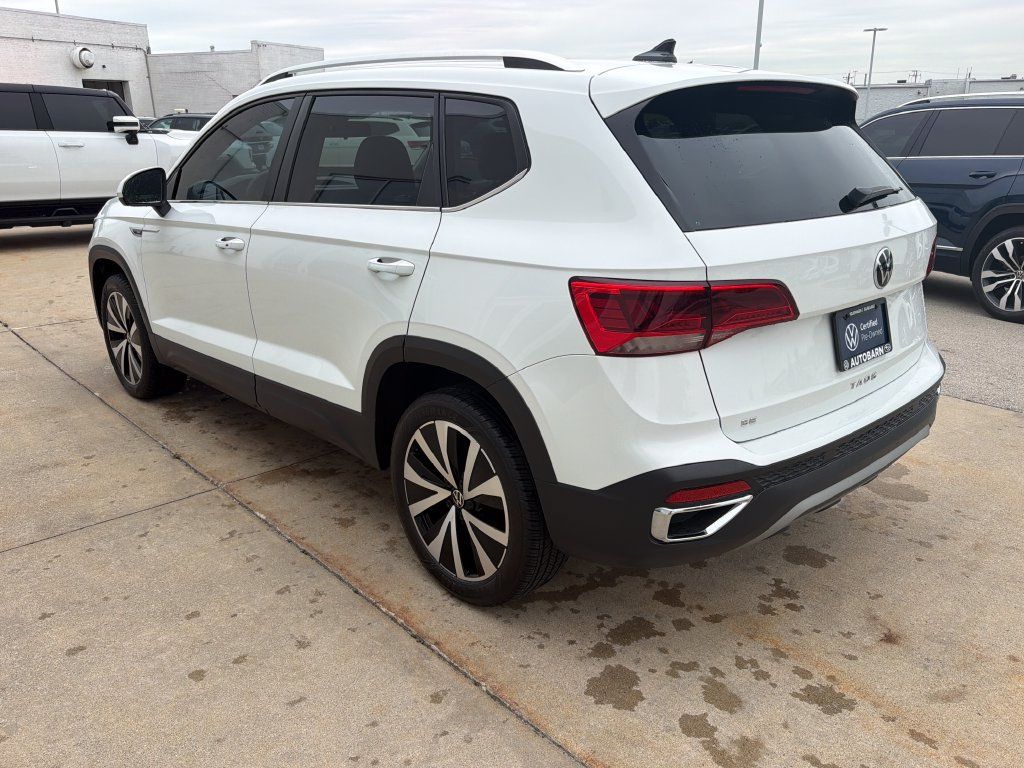Used 2022 Volkswagen Taos SE FWD image 4