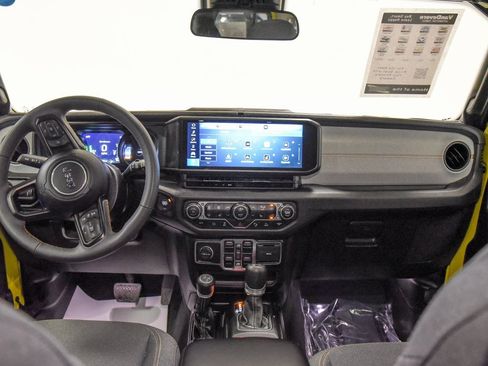 Used 2024 Jeep Wrangler Unlimited w/ Convenience Group image 28