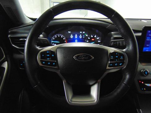 Used 2023 Ford Explorer XLT w/ Equipment Group 202A image 16
