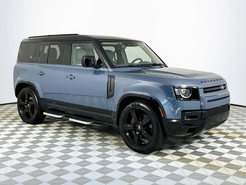 Certified 2024 Land Rover Defender 110 X-Dynamic SE AWD/4WD image 3