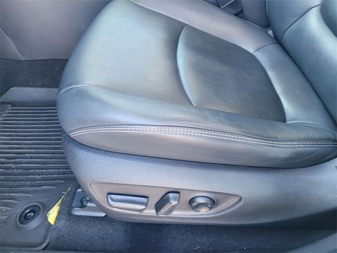 Used 2022 Toyota RAV4 XLE Premium image 27