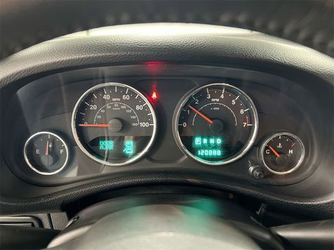 Used 2012 Jeep Wrangler Unlimited Rubicon w/ Connectivity Group image 11