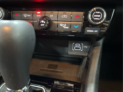 Used 2022 Jeep Compass Latitude image 15