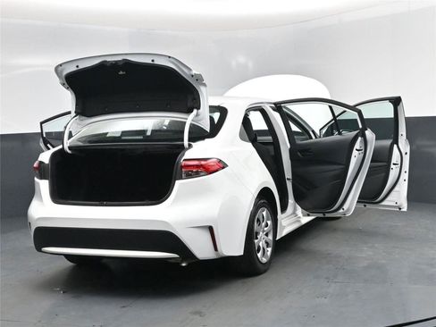 Used 2022 Toyota Corolla LE image 19