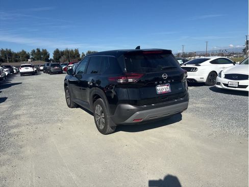 Used 2022 Nissan Rogue SV image 3