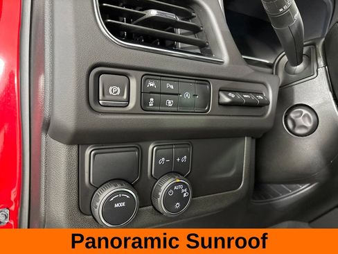 Used 2024 Chevrolet Suburban High Country RWD image 11