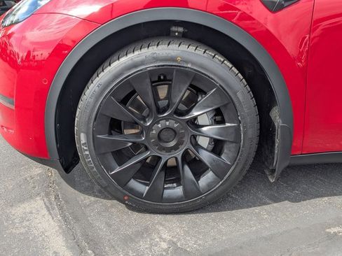Used 2021 Tesla Model Y Long Range AWD/4WD image 25