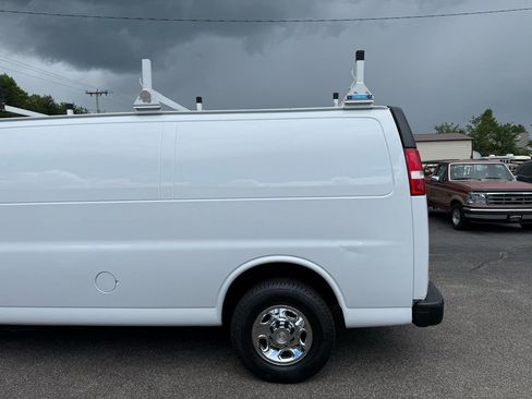 Used 2020 Chevrolet Express 2500 Extended w/ Enhanced Convenience Package RWD image 8