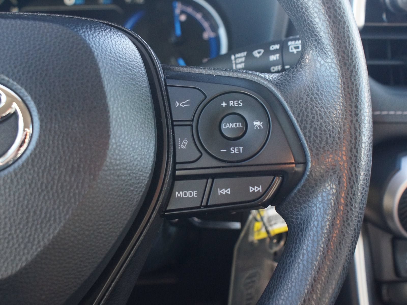 Used 2025 Toyota RAV4 LE AWD/4WD image 9
