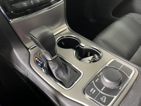 Used 2019 Jeep Grand Cherokee Limited image 36