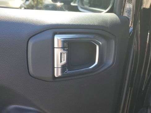 Used 2025 Jeep Wrangler Unlimited Sport AWD/4WD image 17