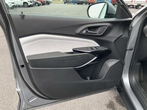 Used 2025 Chevrolet Trax LT w/ LT Convenience Package image 20