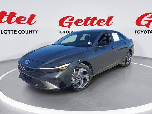 Used 2025 Hyundai Elantra Sport image 1