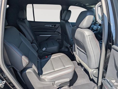 Used 2024 Chevrolet Traverse Z71 AWD/4WD image 11