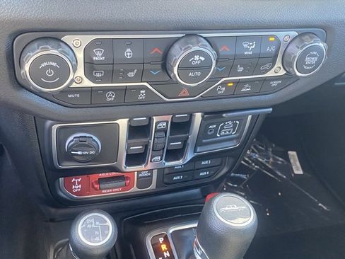 New 2025 Jeep Gladiator Willys image 22