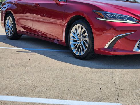 Used 2021 Lexus ES 350 Ultra Luxury w/ Accessory Package 2 FWD image 11