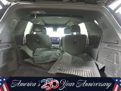 Used 2025 Chevrolet Traverse LT w/ Sun and Wheel Package FWD image 7