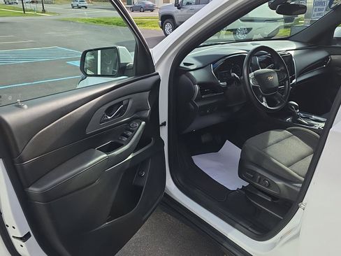 Used 2023 Chevrolet Traverse LT image 9