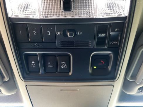Used 2024 Toyota 4Runner Limited AWD/4WD image 19