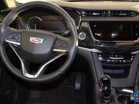 Used 2025 Cadillac XT6 Premium Luxury image 18