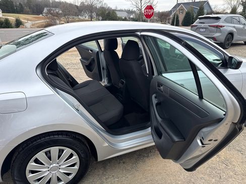Used 2015 Volkswagen Jetta S image 12