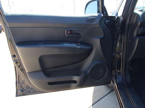 Used 2009 Kia Rondo LX FWD image 28