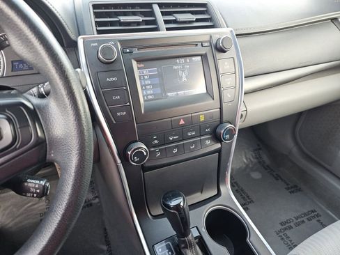 Used 2015 Toyota Camry LE image 32