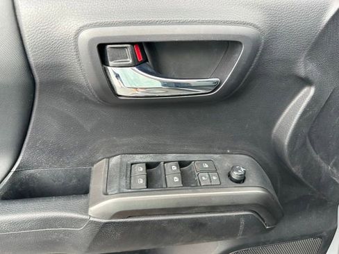 Used 2020 Toyota Tacoma TRD Off-Road w/ Technology Package AWD/4WD image 3