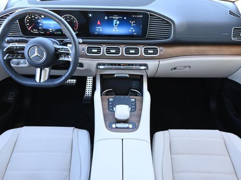 Used 2024 Mercedes-Benz GLS 450 4MATIC image 14