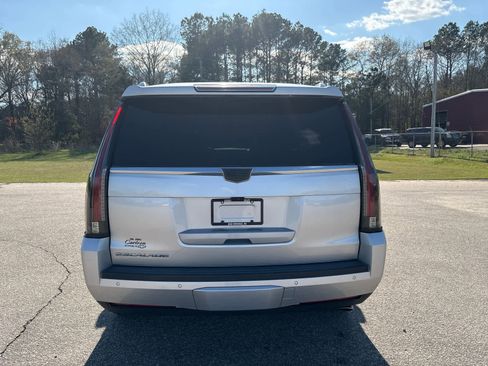 Used 2019 Cadillac Escalade Luxury image 6