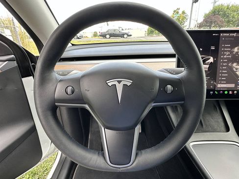 Used 2025 Tesla Model Y Long Range AWD/4WD image 40