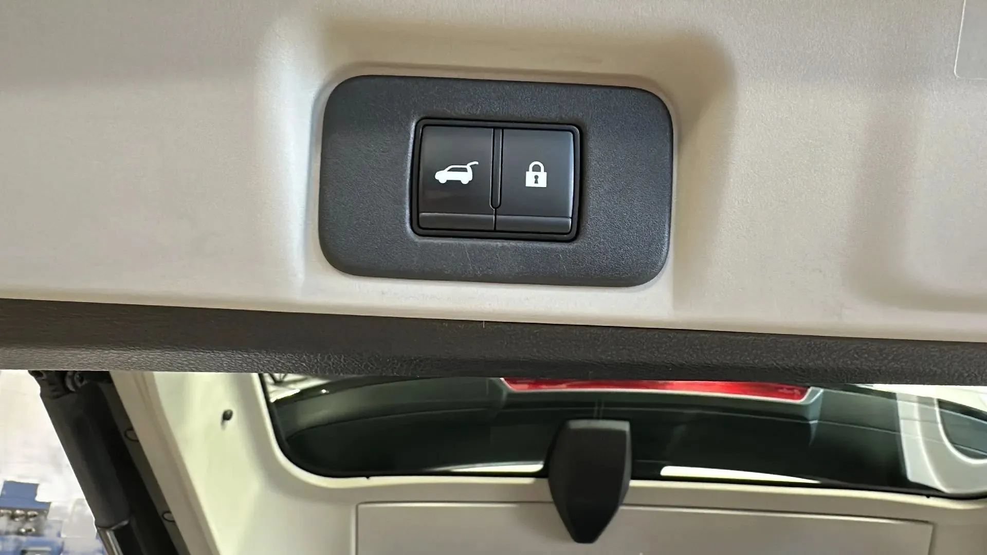 Used 2024 Nissan Ariya AWD image 15