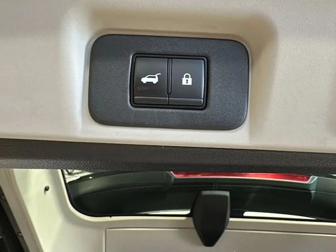 Used 2024 Nissan Ariya AWD image 15