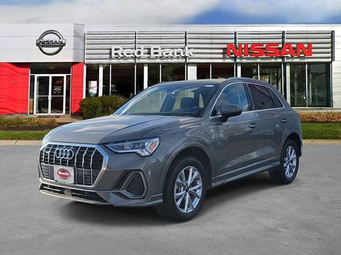 Used 2025 Audi Q3 2.0T Premium image 2