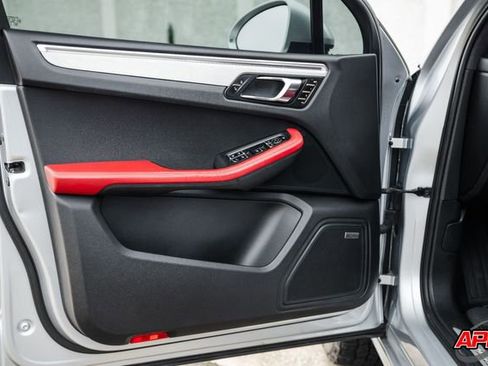 Used 2015 Porsche Macan Turbo image 60