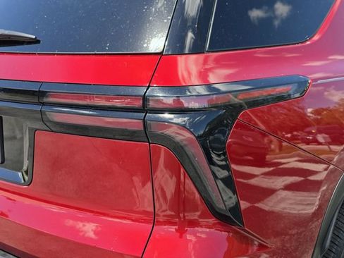 New 2026 Chevrolet Traverse LT w/ Enhanced Driving Package FWD image 11
