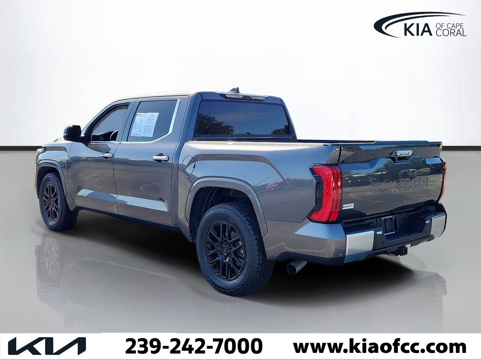 Used 2023 Toyota Tundra Limited w/ Power Package RWD image 4
