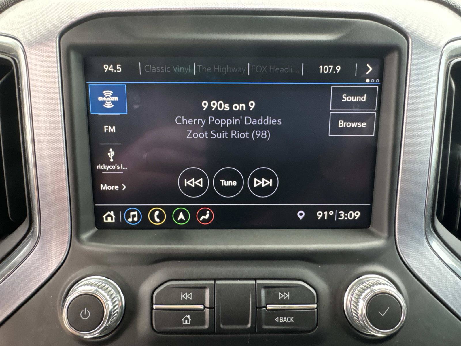Used 2019 GMC Sierra 1500 SLT w/ SLT Premium Plus Package AWD/4WD image 31