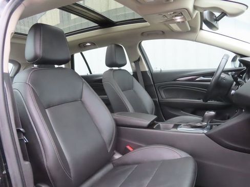 Used 2019 Buick Regal Essence w/ Driver Confidence Package I image 27