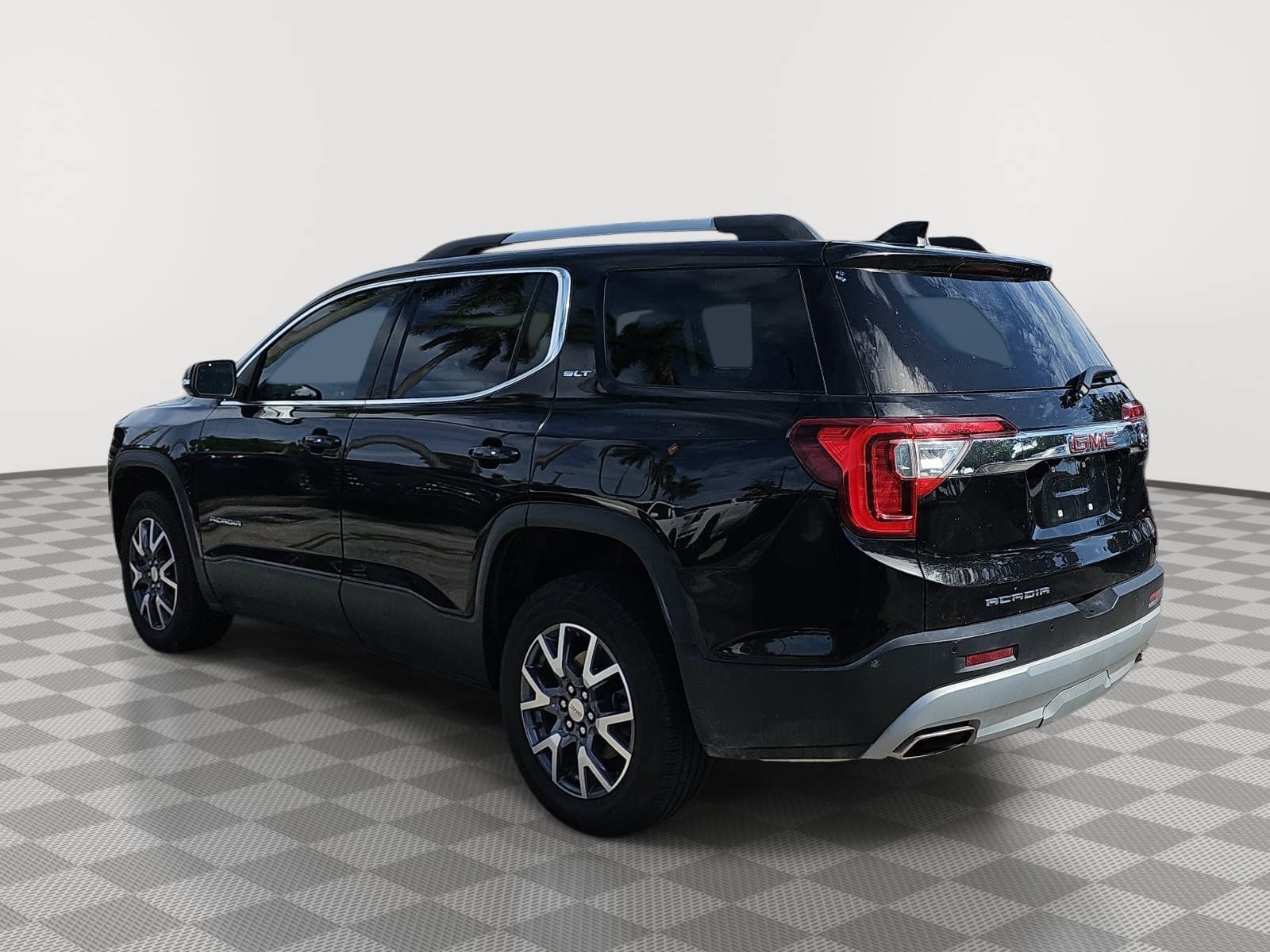 Used 2023 GMC Acadia SLT w/ Preferred Package FWD image 6