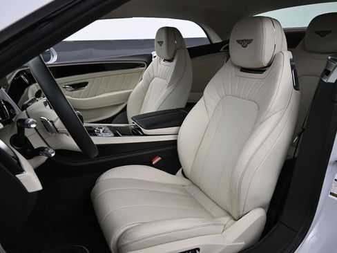 Used 2024 Bentley Continental GT image 5