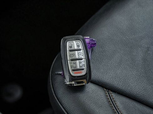 Used 2019 Chrysler Pacifica Touring-L image 67