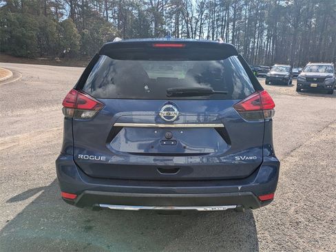 Used 2017 Nissan Rogue SV w/ SV Premium Package image 5