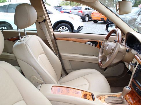 Used 2009 Mercedes-Benz E 350 4MATIC Wagon image 11